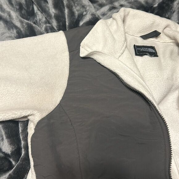 The North Face Fleece zip up Jacket - Picture 4 of 9